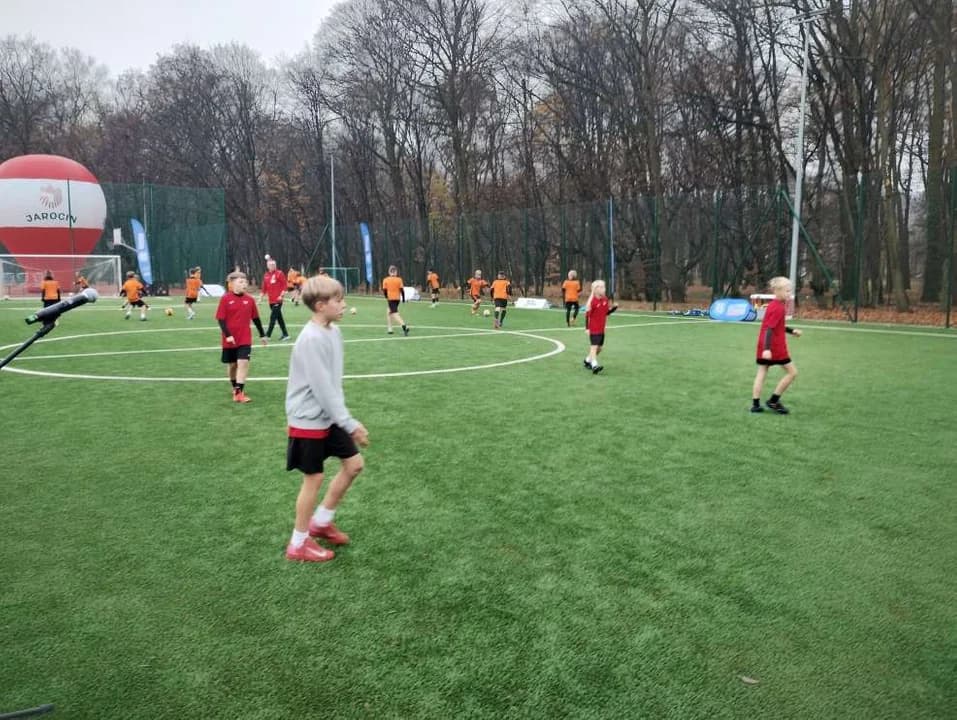 Sukces uczniów jarocińskiej „piątki” w Finale Ogólnopolskiego Turnieju „Z Orlika na Stadion” [ZDJĘCIA, SONDA]