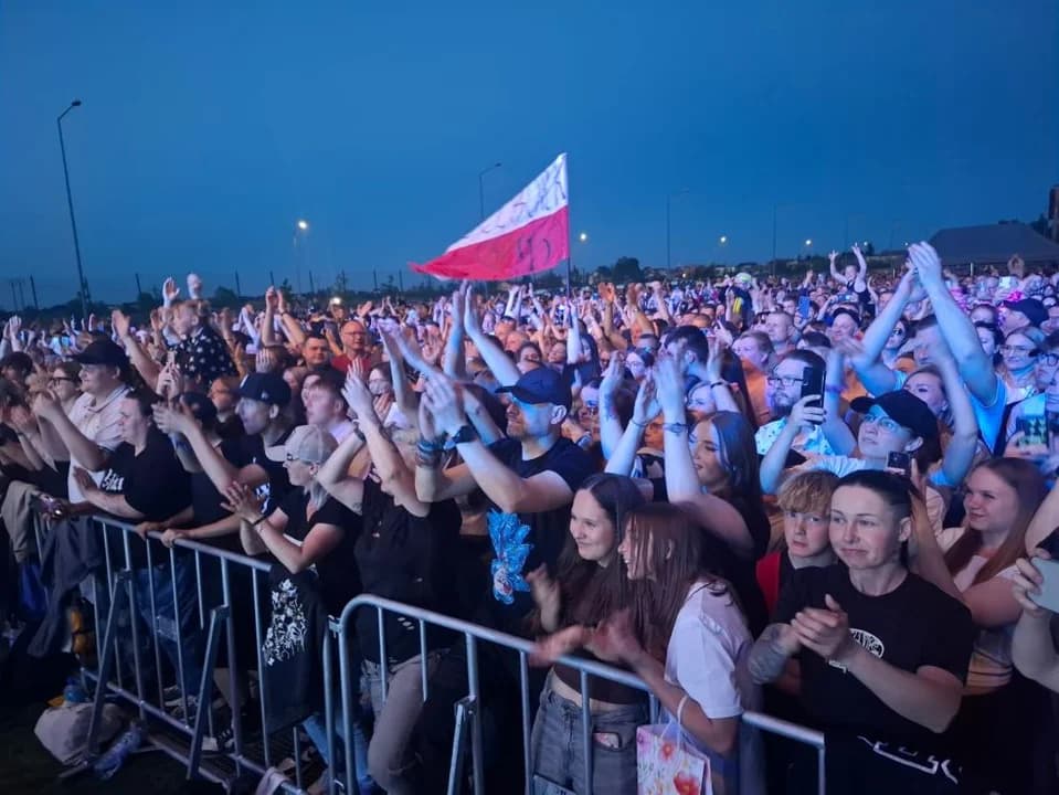 Gwiazda jarocińskiej majówki - Agnieszka Chylińska na scenie. Na widowni tłumy [ZDJĘCIA]