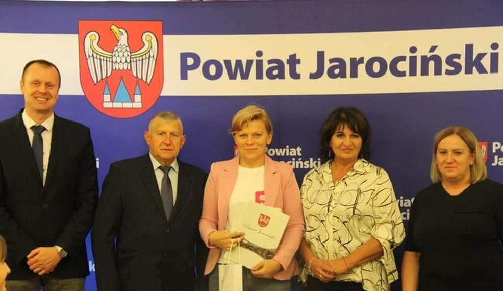 Najlepsi maturzyści ze szkół powiatu jarocińskiego nagrodzeni przez starostę — zdjęcie 4 z 8