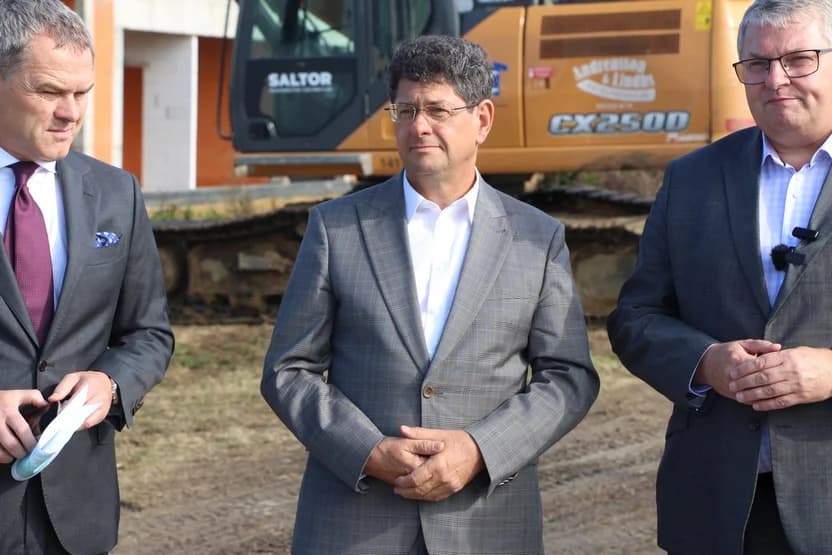 Cała inwestycja podzielona jest na dwa etapy. Właśnie rozpoczęła się realizacja pierwszego z nich, czyli przebudowa ponad kilometrowego odcinka w Nowej Wsi i Gizałkach (do okolic ronda).