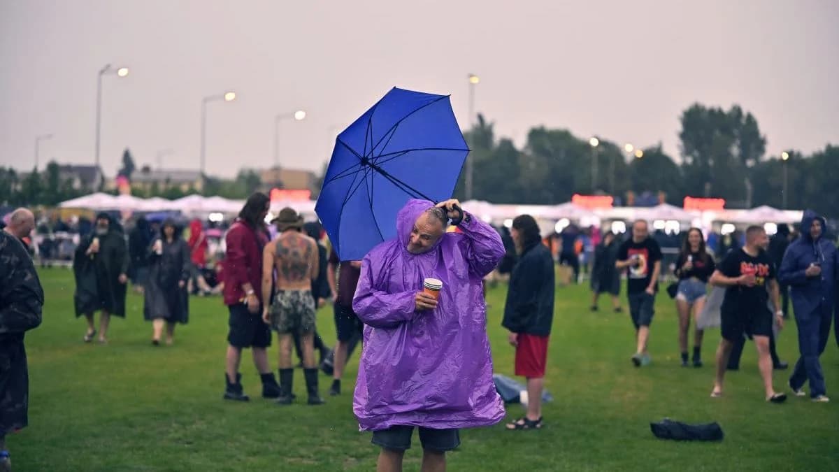 Tak bawiliście w błocie i deszczu podczas pierwszego dnia Jarocin Festiwal 2026