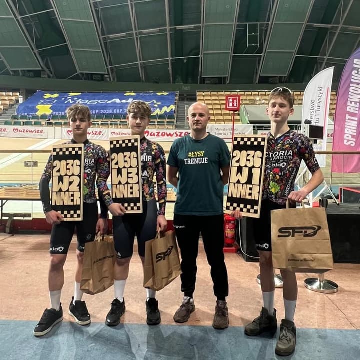 W miniony weekend w Pruszkowie zawodnicy Victorii Jarocin zdominowali rywalizację młodzików podczas ogólnopolskiego 2036 CUP, zdobywając w niej pełne podium.