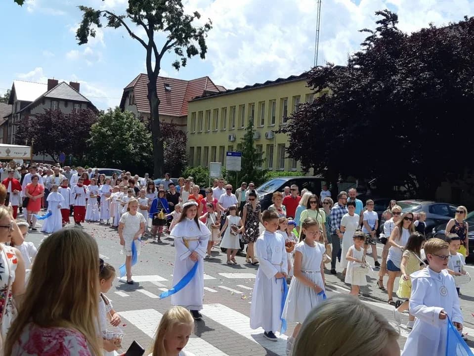 Jutro uroczystość Bożego Ciała. Zobacz, jak pójdą procesje w Jarocinie [ZDJĘCIA]