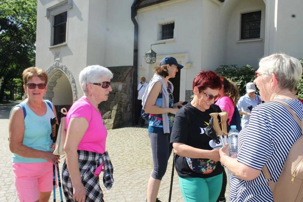 Rekordowy Marsz Nordic Walking Jarocińskiego Uniwersytetu Trzeciego Wieku [ZDJĘCIA] — zdjęcie 6 z 126