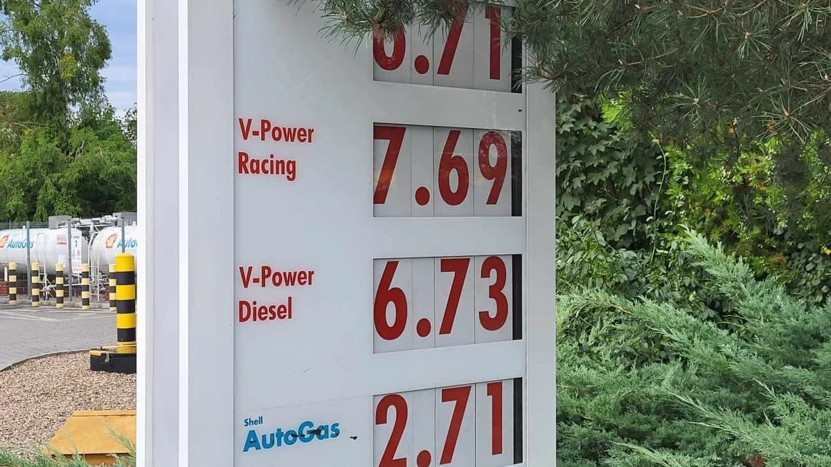 LPG: 2,71 zł Paliwa specjalne: V-Power: 6,71 zł V-Power Racing: 7,69 zł V-Power Diesel: 6,73 zł