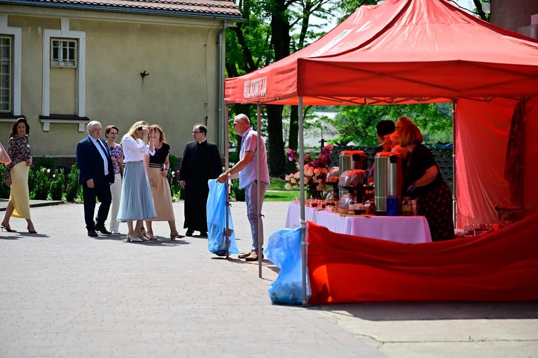 Pierwszy spacer po odnowionym Ogrodzie Plebańskim w Wilkowyi [ZDJĘCIA, WIDEO] — zdjęcie 4 z 58