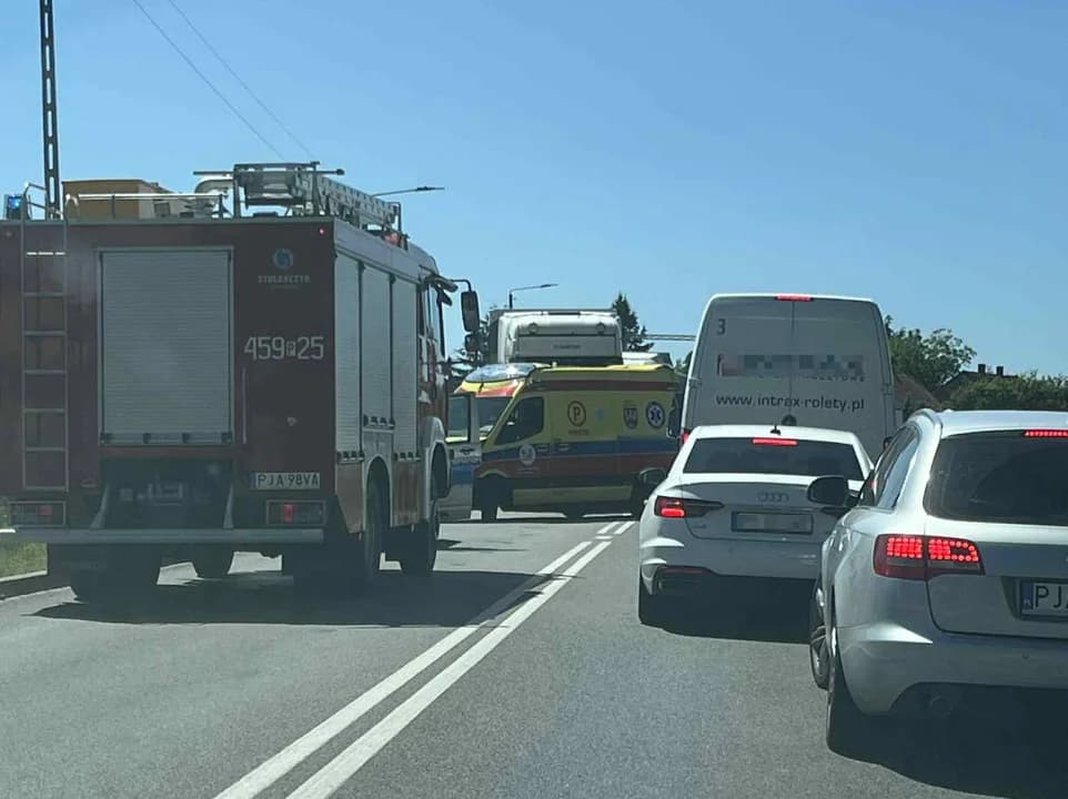 Zderzenie motocyklisty i samochodu osobowego w Witaszycach. Ruch został całkowicie wstrzymany — zdjęcie 3 z 3