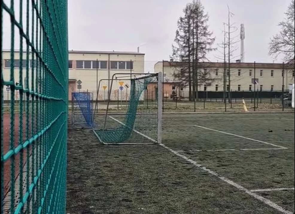 Trzy orliki przy szkołach w gminie Jarocin do remontu — zdjęcie 2 z 10