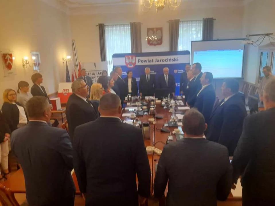 Pierwsza sesja Rady Powiatu Jarocińskiego VII kadencji — zdjęcie 2 z 72