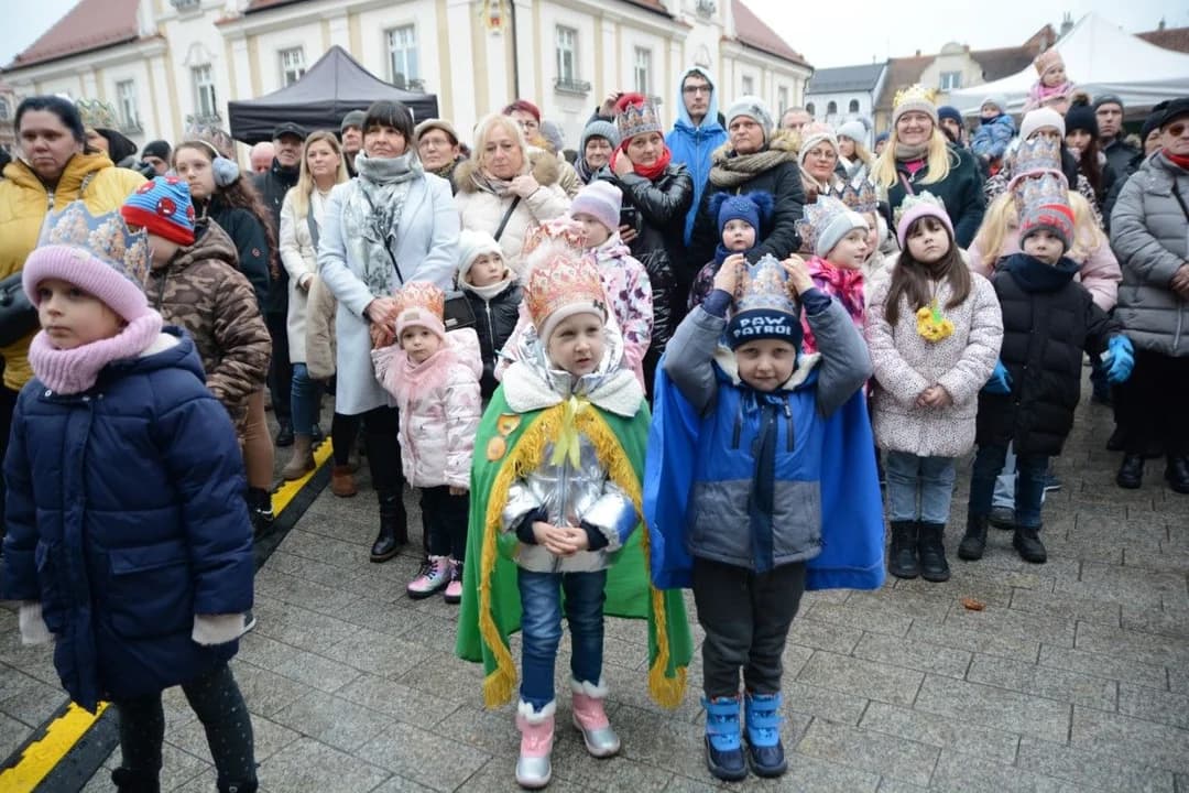 14. Jarocińskie Kolędowanie z Orszakiem Trzech Króli. Najwięcej było przedszkolaków  [ZDJĘCIA]