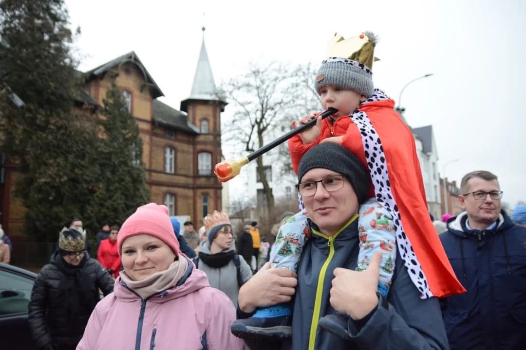 14. Jarocińskie Kolędowanie z Orszakiem Trzech Króli. Najwięcej było przedszkolaków  [ZDJĘCIA]