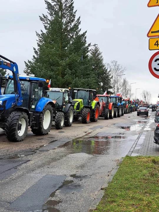 Ponad 250 ciągników w Jarocinie. Protest rolników, myśliwych i pszczelarzy w Jarocinie 20 lutego 2024