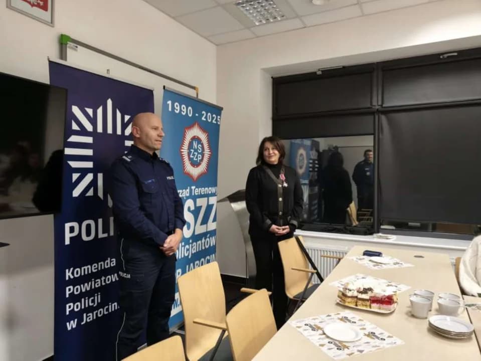 Gala w komendzie policji. Wyjątkowy medal dla wicestarosty i stypendia dla uzdolnionych uczniów [ZDJĘCIA] — zdjęcie 4 z 5