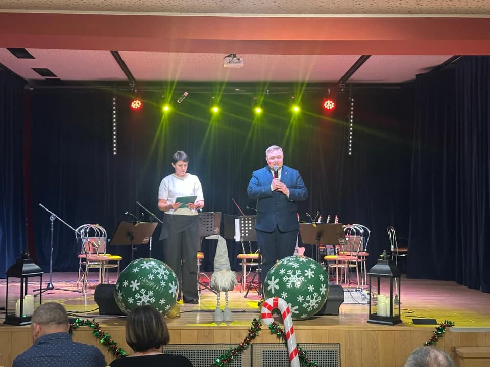 Wnuki pochwaliły się talentami, a dziadkowie świętowali! — zdjęcie 2 z 8