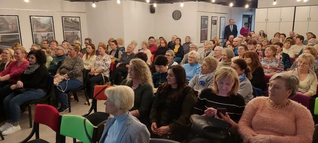 Spotkanie z dziennikarzem Markiem Jezierskim w Jarocinie — zdjęcie 3 z 27
