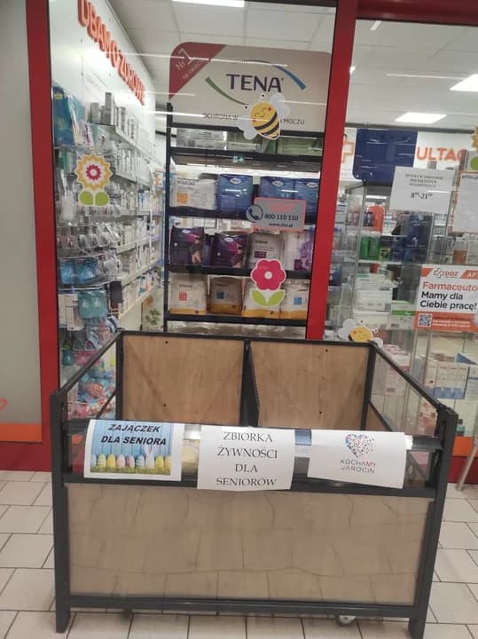 Zbiórka żywności dla seniorów wKauflandzie w Jarocinie — zdjęcie 2 z 4