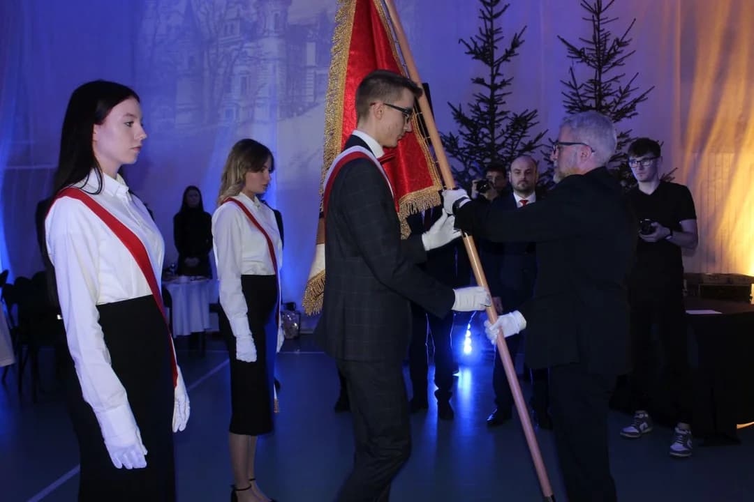 50-lecie technikum w Tarcach. Na jubileusz szkoła otrzymała nowy sztandar [ZDJĘCIA]