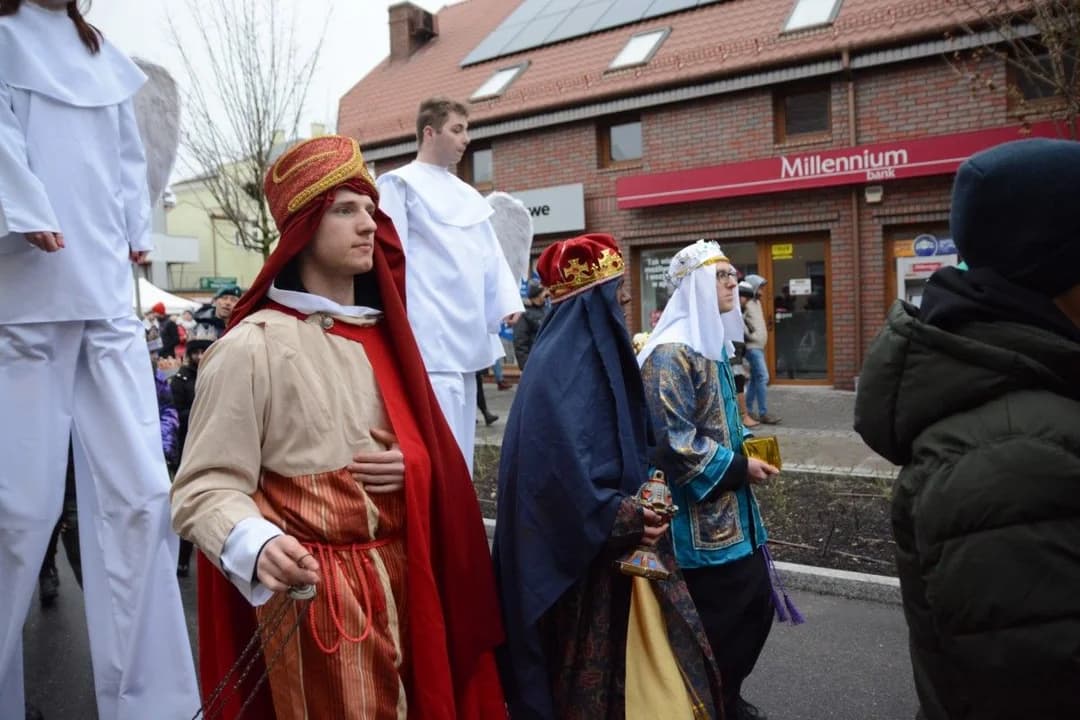 14. Jarocińskie Kolędowanie z Orszakiem Trzech Króli. Najwięcej było przedszkolaków  [ZDJĘCIA]