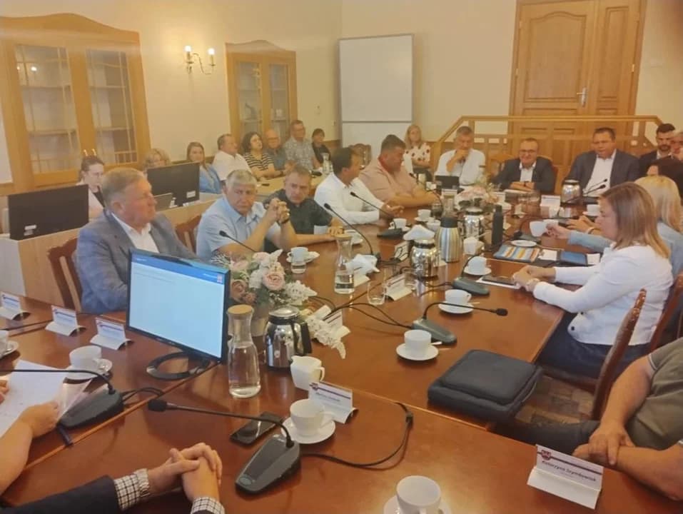 Debata o sytuacji jarocińskiego szpitala na specjalnym posiedzeniu powiatowej komisji zdrowia