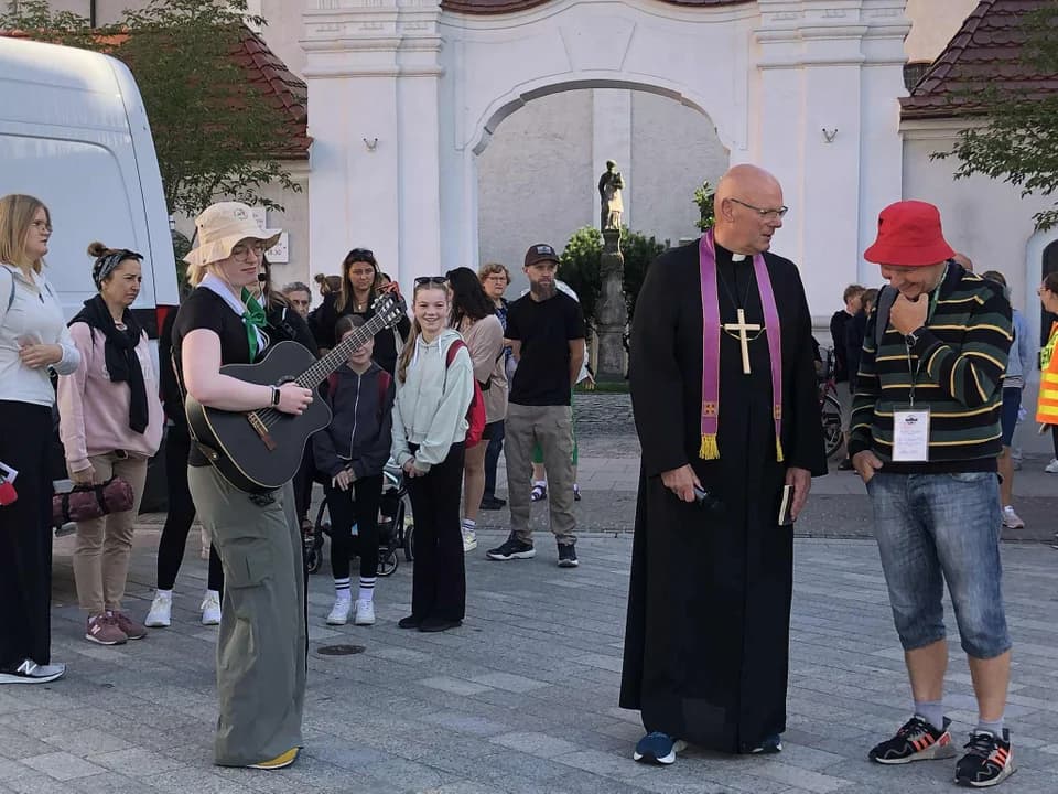 Grupa biało-zielona jest już w drodze na Jasną Górę. Rozpoczęli wędrówkę mszą św. w Jarocinie [ZDJĘCIA, WIDEO] — zdjęcie 3 z 88