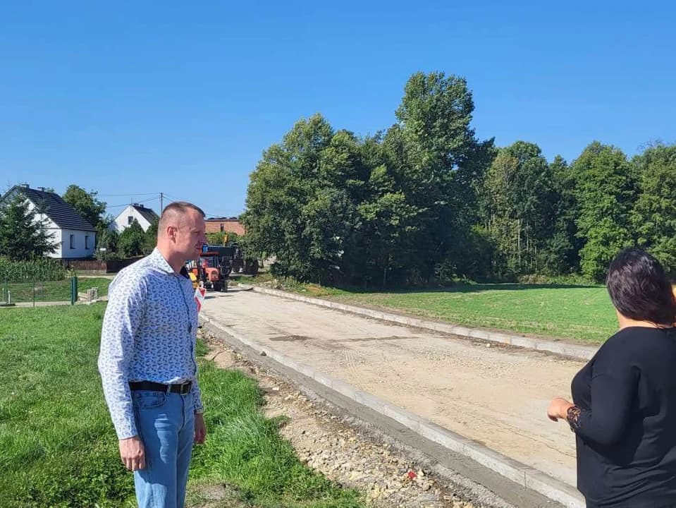 Zakończyła się przebudowa drogi Żerków - Bieździadów — zdjęcie 3 z 19