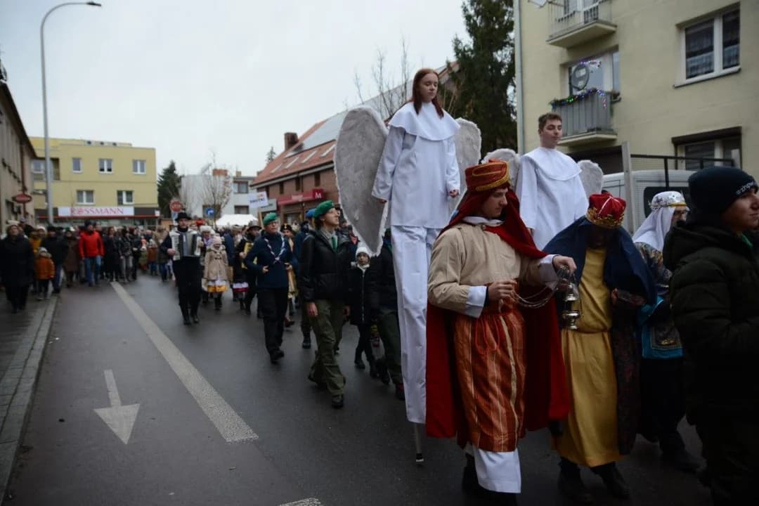 14. Jarocińskie Kolędowanie z Orszakiem Trzech Króli. Najwięcej było przedszkolaków  [ZDJĘCIA]