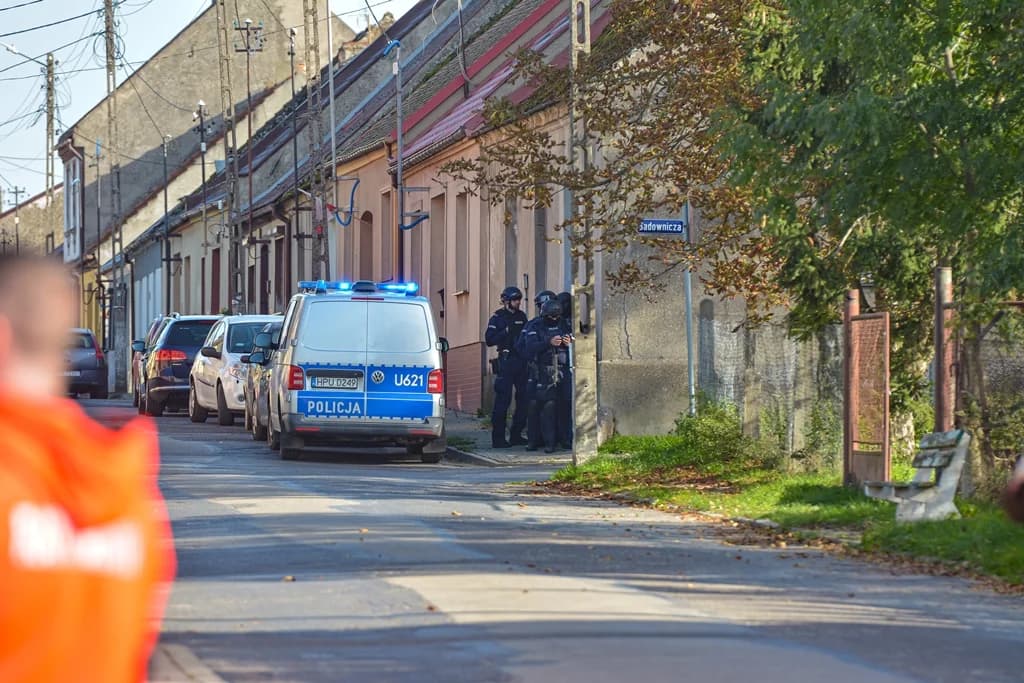 Katastrofa samolotu, uzbrojeni przestępcy i działania antyterrorystów - duże ćwiczenia policji i służb ratowniczych [ZDJĘCIA I FILM]