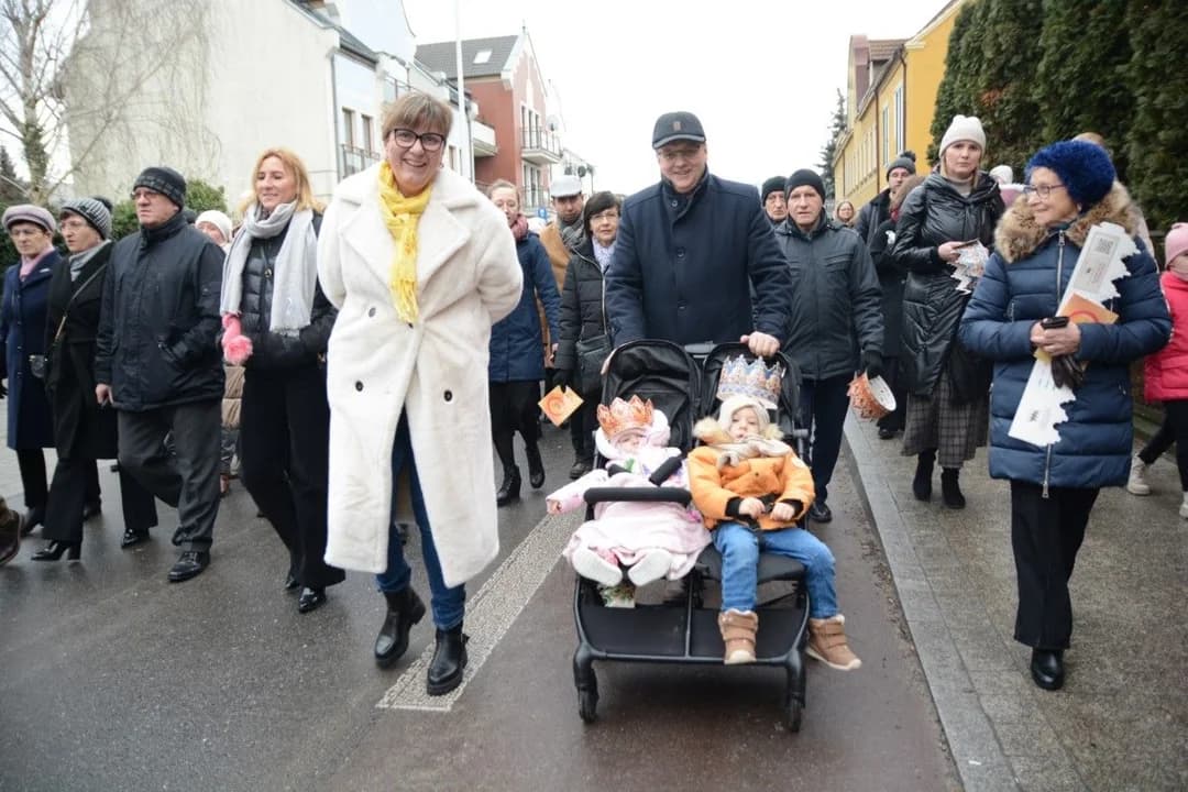 14. Jarocińskie Kolędowanie z Orszakiem Trzech Króli. Najwięcej było przedszkolaków  [ZDJĘCIA]