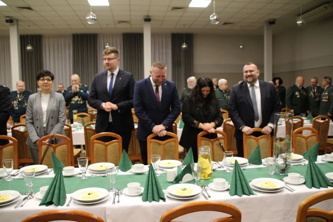 Kurkowe Bractwa Strzeleckie diecezji kaliskiej w Żerkowie na spotkaniu opłatkowym z biskupem [ZDJĘCIA] — zdjęcie 5 z 119