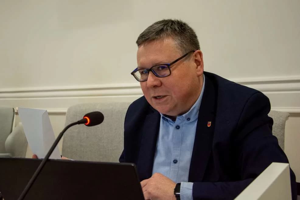 Sekretarz gminy Robert Kaźmierczak