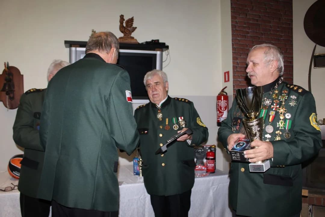 Kurkowe Bractwo Strzeleckie w Jarocinie wspominało zmarłych członków [ZDJĘCIA] — zdjęcie 6 z 41