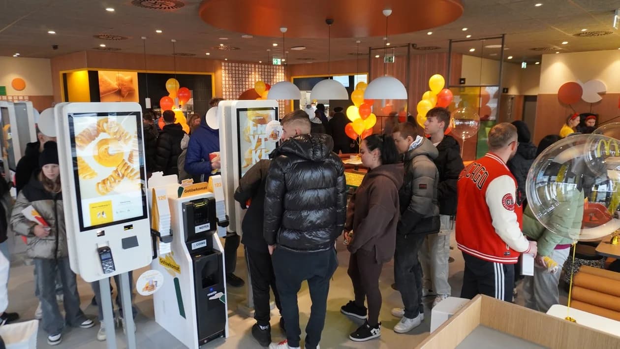 Otwarcie - miało miejsce we wtorek, 25 listopada. Dla pierwszych klientów przygotowano specjalne atrakcje: promocje na popularne produkty oraz upominki i niespodzianki dla osób, które jako pierwsze przekroczyły próg restauracji