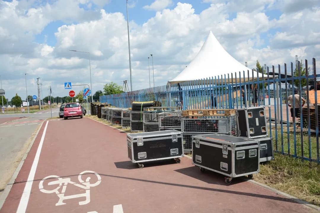 Jarocin Festiwal 2025. Rozpoczęła się budowa sceny przy ul. Maratońskiej. Od jutra trzeba się liczyć z utrudnieniami w ruchu [ZDJĘCIA] — zdjęcie 2 z 22