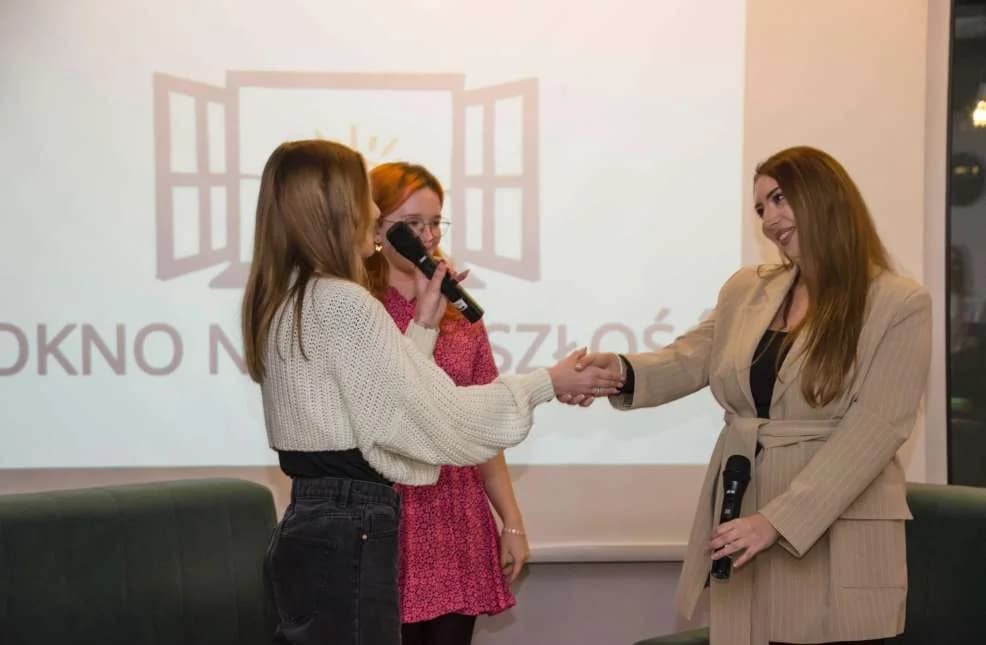 Jarociński licealistki otworzyły „Okno na przyszłość”. Pomagają rówieśnikom [ZDJĘCIA]