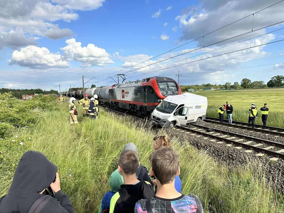 Po wypadku w Witaszycach, pytamy PKP PLK o bezpieczeństwo na przejeździe. Rzecznik: Kierowca nie uniknie konsekwencji [ZDJĘCIA] — zdjęcie 6 z 20
