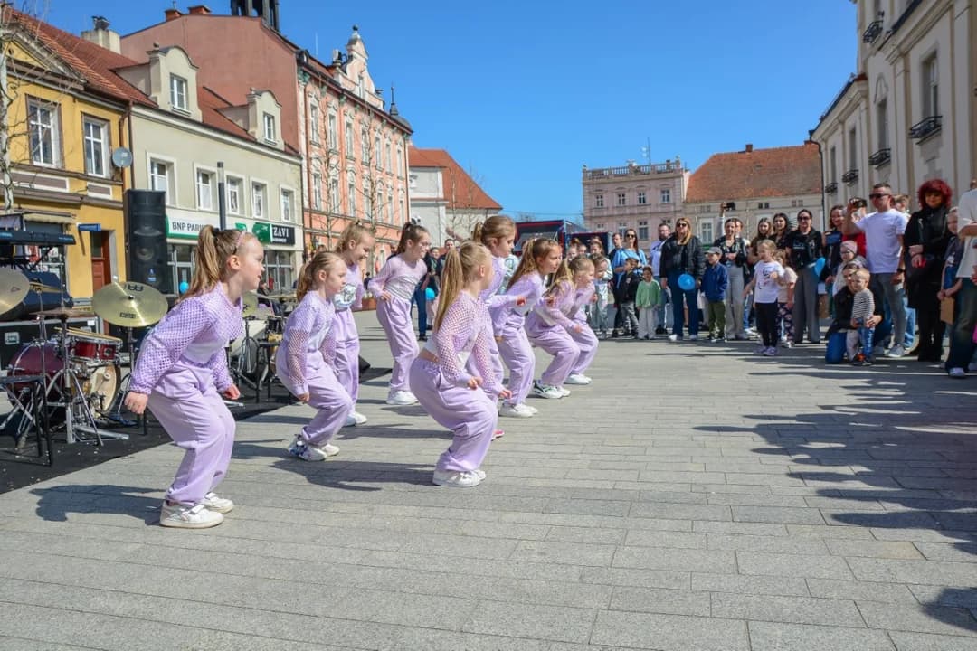 Przez kilka godzin szukali zajączków w centrum Jarocina. Wielkanocna gra miejska z nagrodami [ZDJĘCIA] — zdjęcie 5 z 90