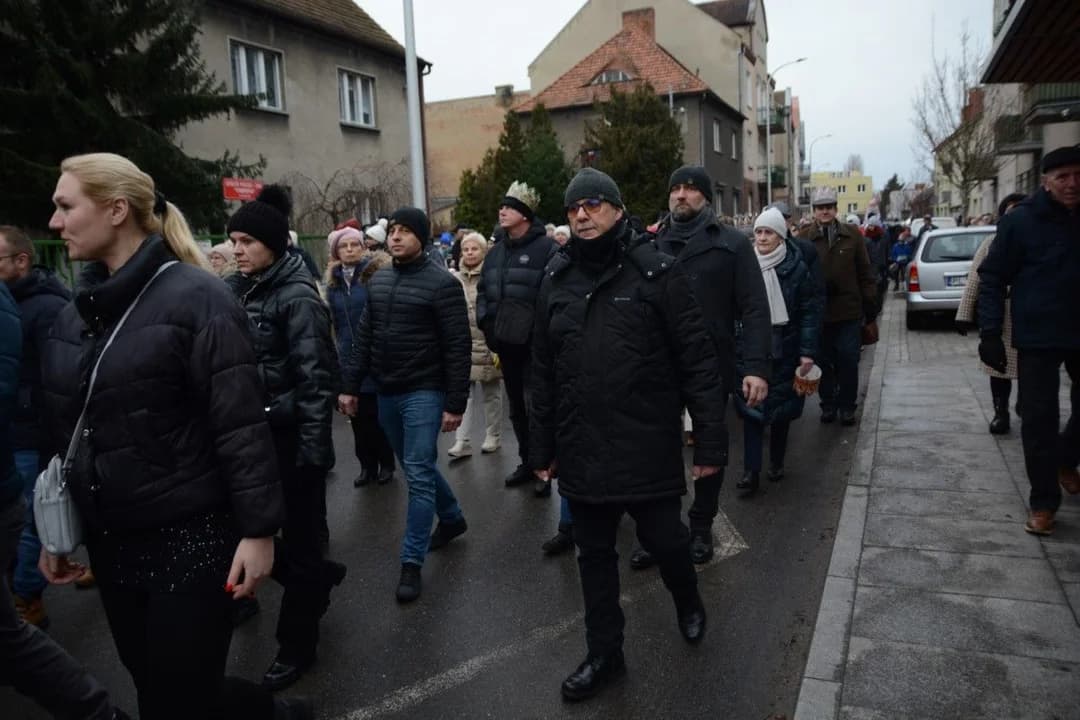 14. Jarocińskie Kolędowanie z Orszakiem Trzech Króli. Najwięcej było przedszkolaków  [ZDJĘCIA]