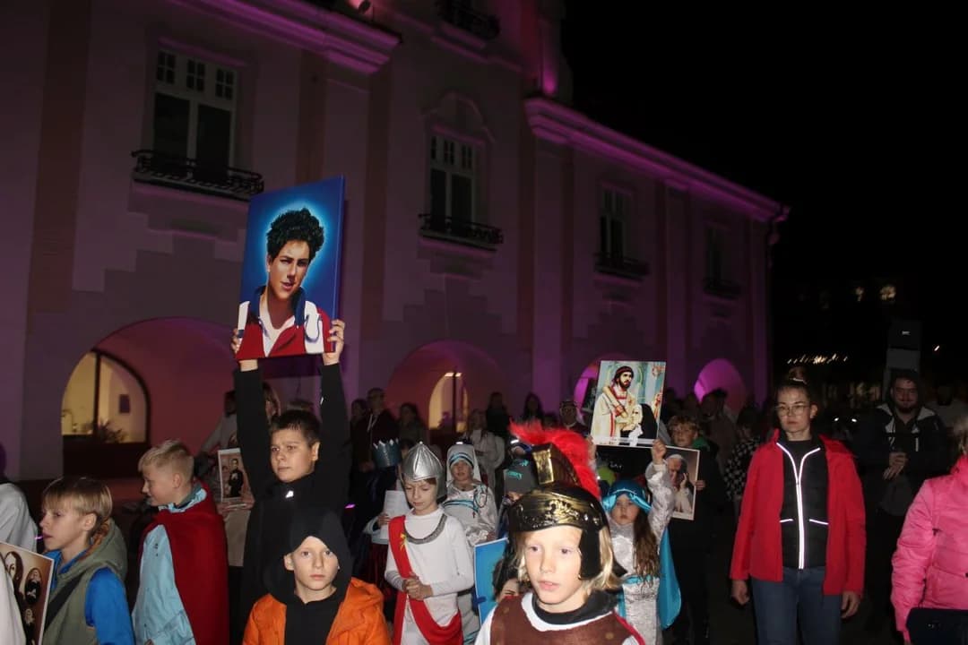 Marsz Świętych w parafii św. Marcina w Jarocinie [ZDJĘCIA]