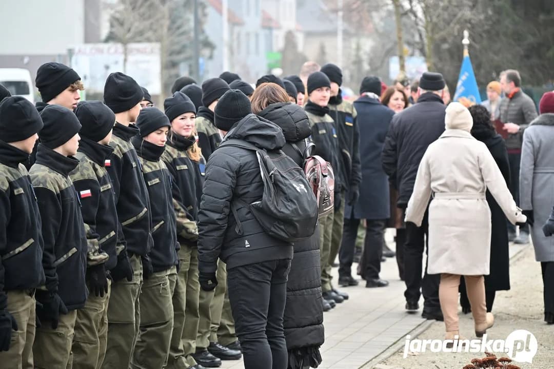 81. rocznica wyzwolenia Jarocina. Złożenie kwiatów przy Skwerze Pamięci w Jarocinie