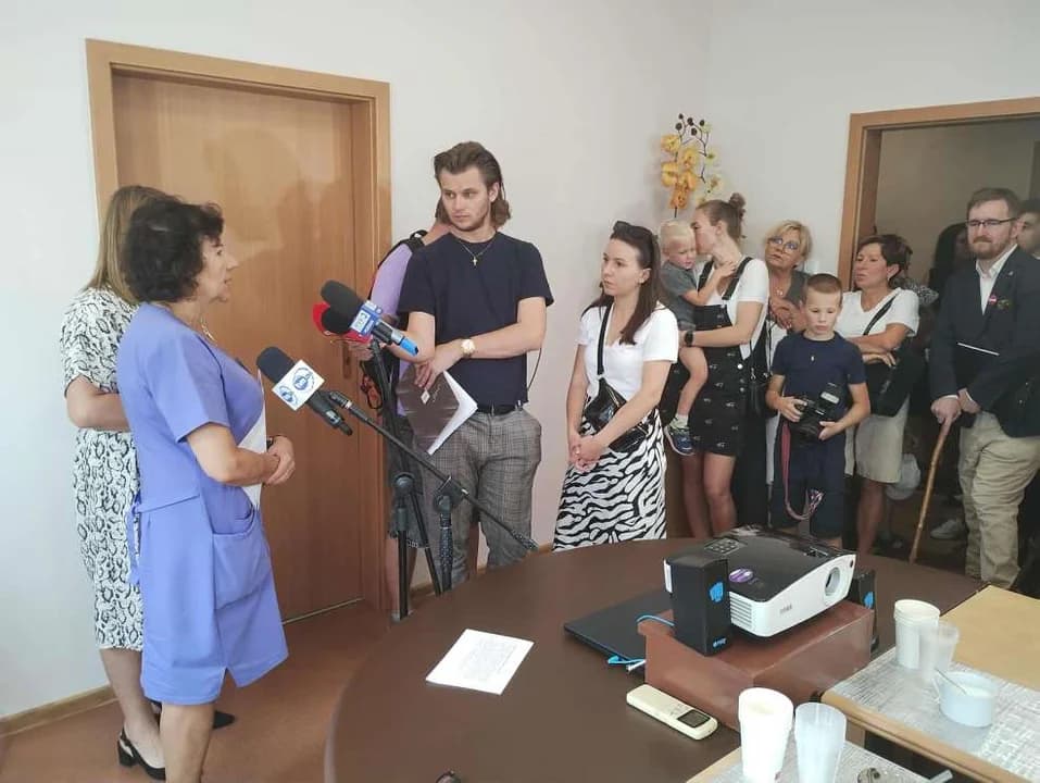 Protest przed Szpitalem Powiatowym w Jarocinie — zdjęcie 2 z 9