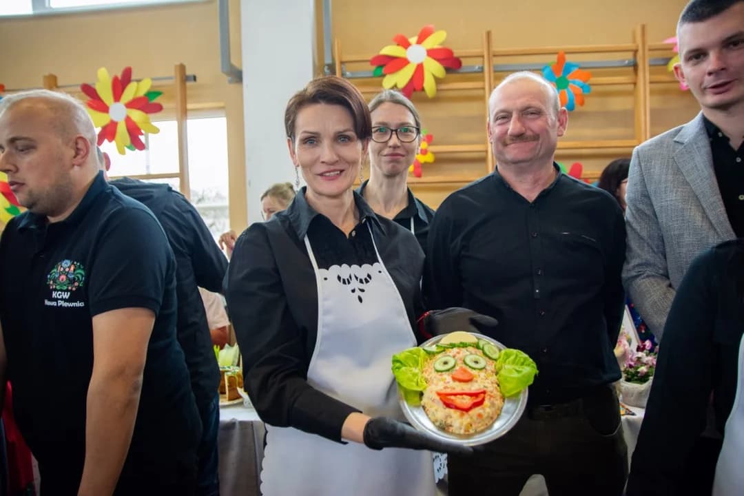 Wielkie tarcie chrzanu w Chrzanie. Przy tarkach stanęło blisko 100 KGW z całej Wielkopolski  [ZDJĘCIA, AKTUALIZACJA]