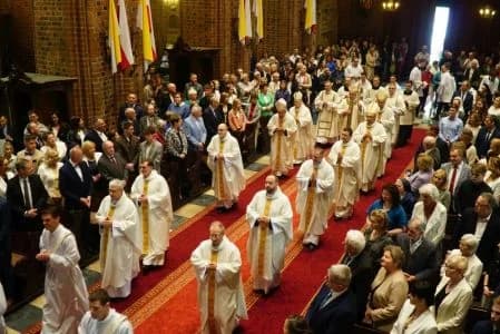Diakon z naszego terenu przyjął święcenia kapłańskie. Został też skierowany na nową parafię — zdjęcie 3 z 16