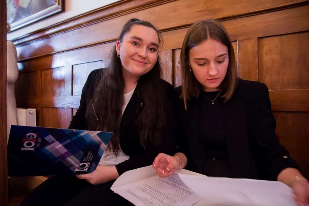 Konkurs Piosenki Obcojęzycznej w Liceum Ogólnokształcącym w Jarocinie — zdjęcie 6 z 60