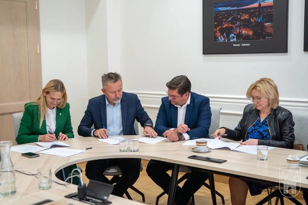Dwa lata rządów - jaką ocenę dają burmistrzowi mieszkańcy, jaką radni? Jest piątka, ale i jedynka...