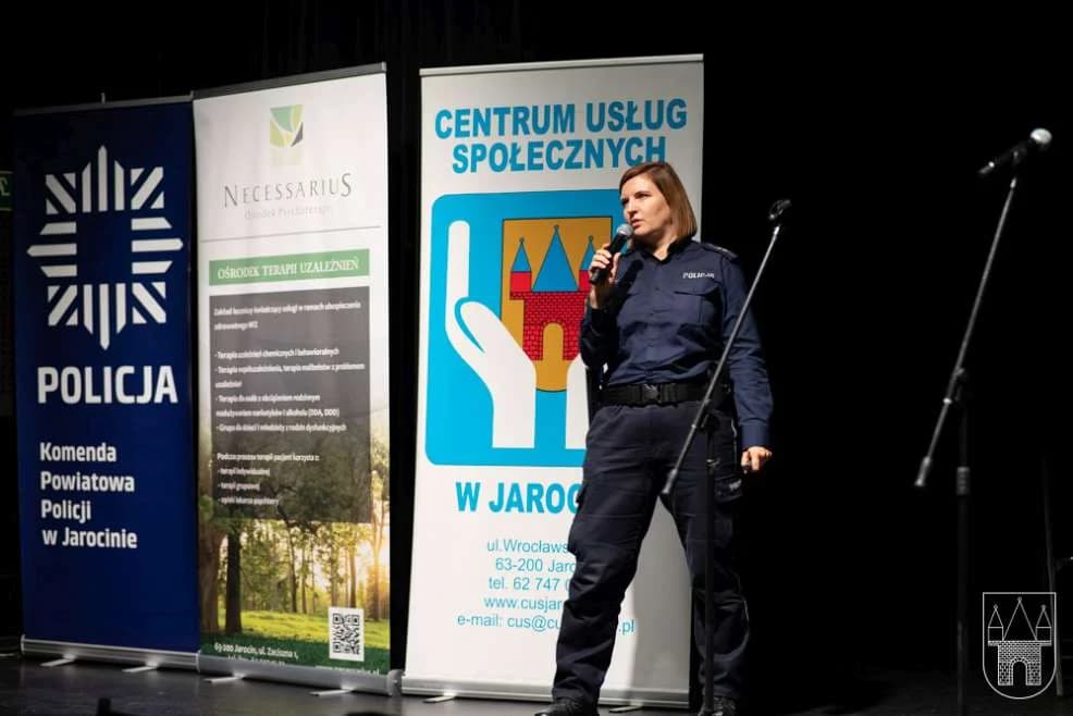 Mają kontakt z dziećmi i młodzieżą - w JOK-u dyskutowali, jak zapobiegać przemocy, uzależnieniom i kryzysowi emocjonalnemu [ZDJĘCIA]