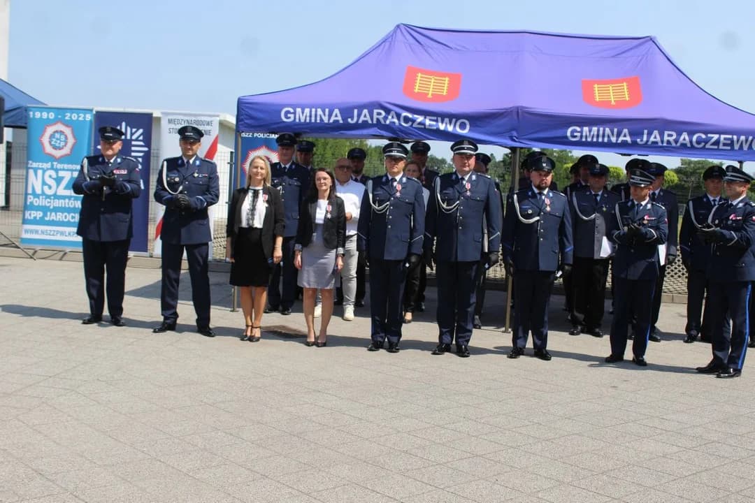Święto Policji w Jarocinie. Policjanci odebrali awanse, padła ważna zapowiedź na 2027 rok
