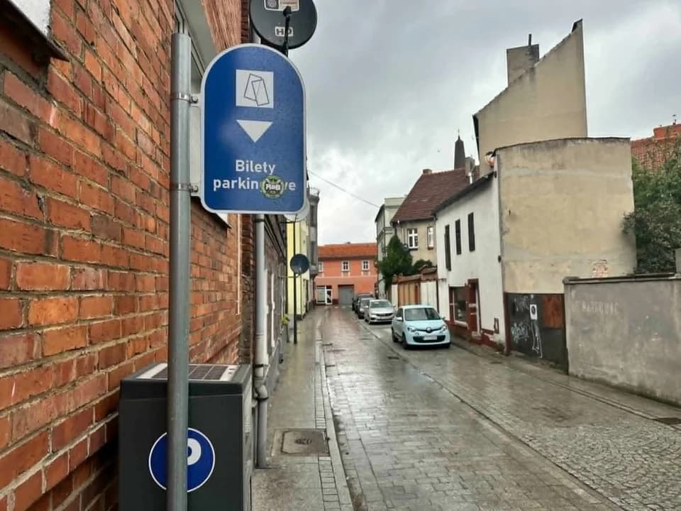 Ważne zmiany w strefie parkowania w Jarocinie. Gdzie i ile będziemy płacili, dla kogo stawka zerowa?