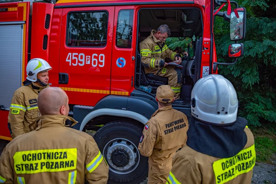 Strażacy ćwiczyli pompowanie 8000 l/min i walkę z powodzią [ZDJĘCIA] — zdjęcie 6 z 101