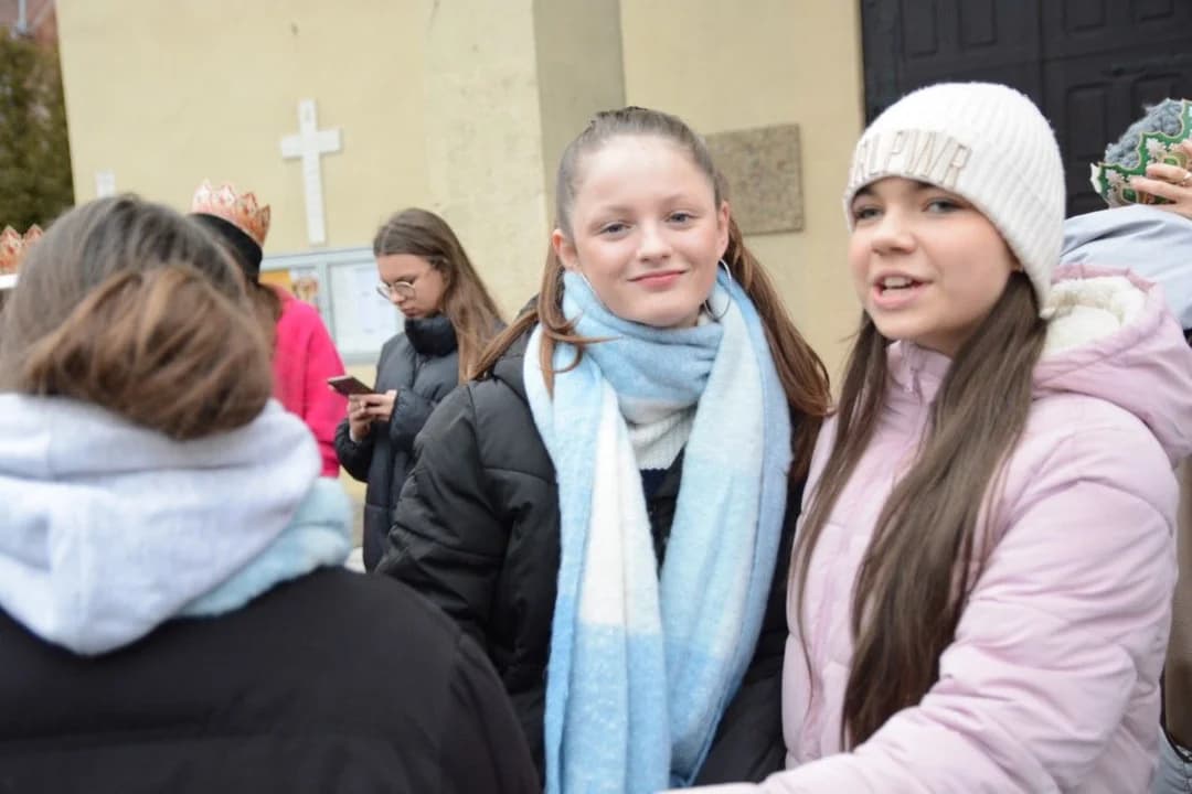 14. Jarocińskie Kolędowanie z Orszakiem Trzech Króli. Najwięcej było przedszkolaków  [ZDJĘCIA]