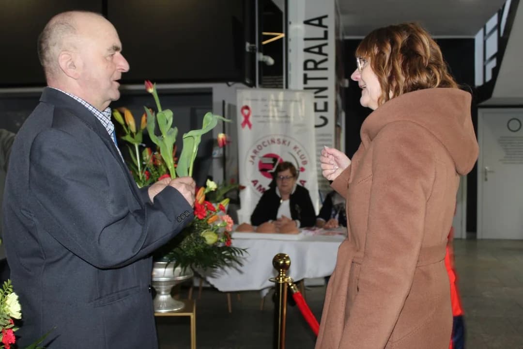 Nietypowy dzień kobiet w Jarocinie. Krew polała się w JOK-u — zdjęcie 5 z 56